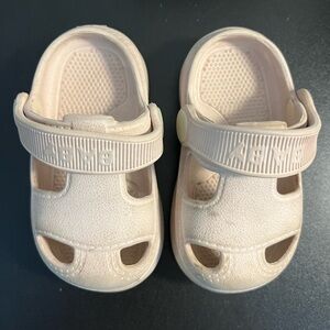 Toddler girl shoes crocks sandals size 6.5